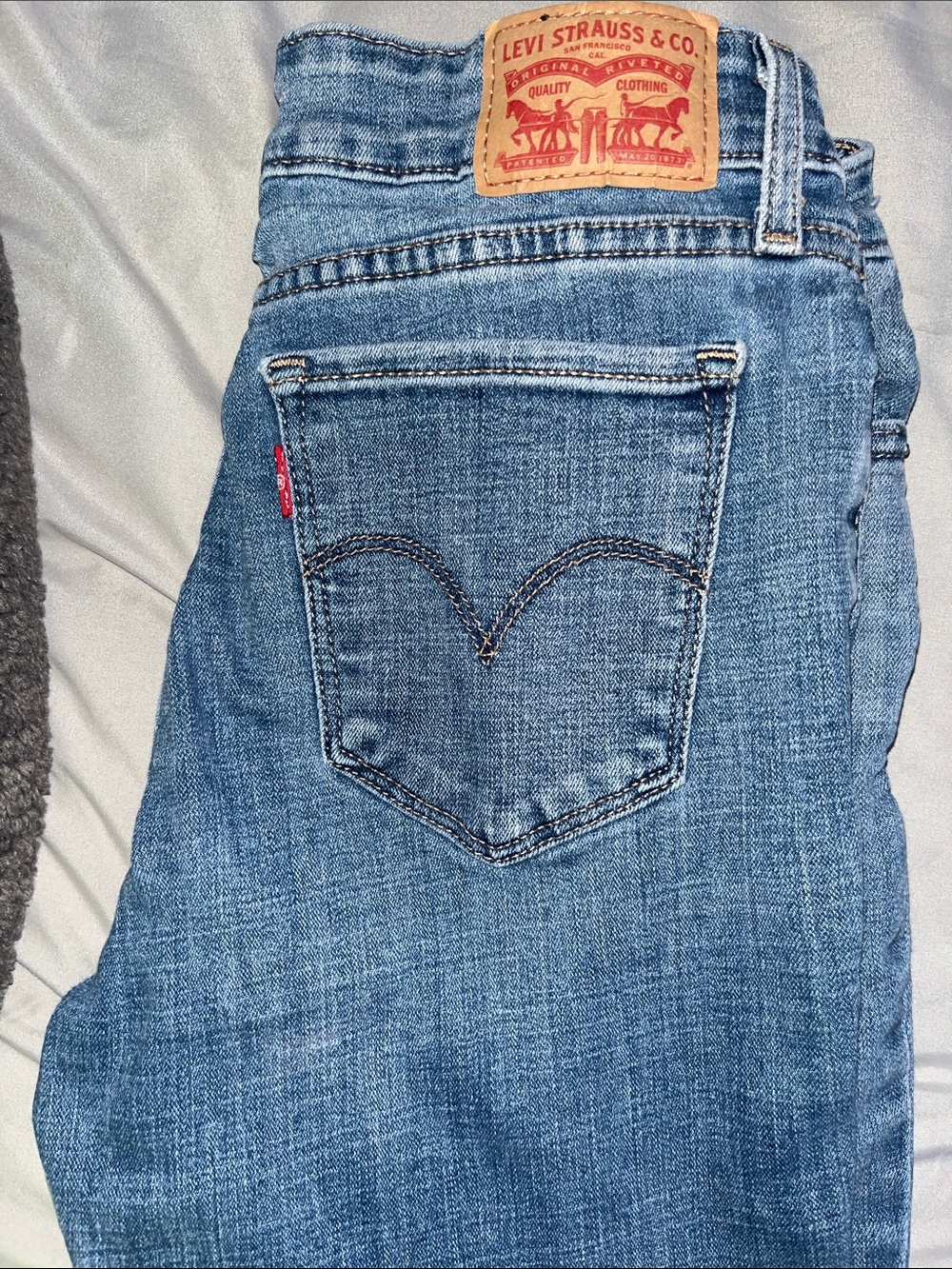 Levi's women’s Denim Straight Jeans in Medium Blue